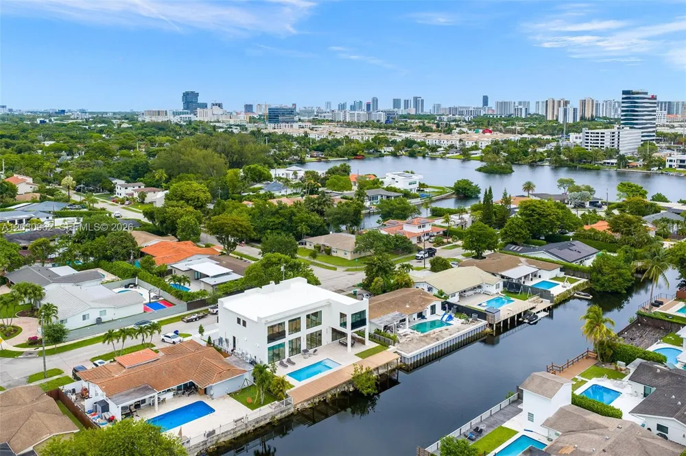 2380 NE 196th St Miami, FL 33180