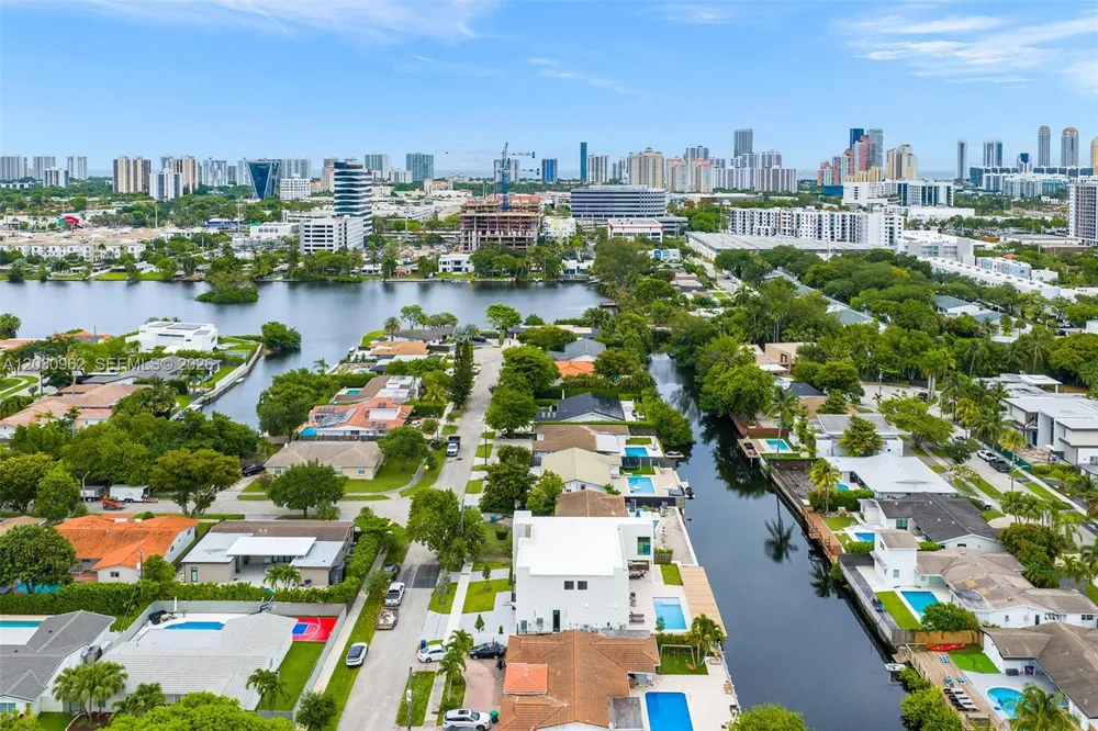 2380 NE 196th St Miami, FL 33180