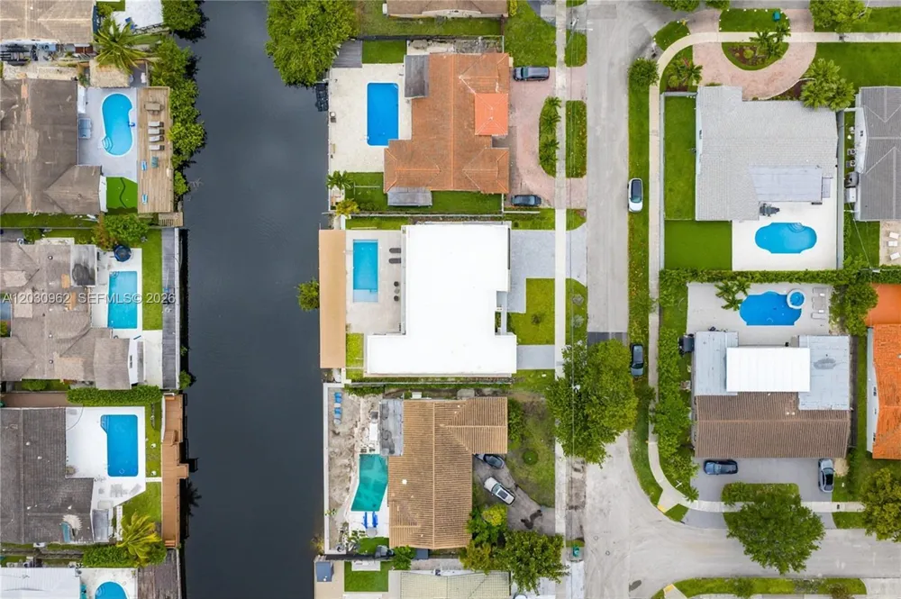 2380 NE 196th St Miami, FL 33180