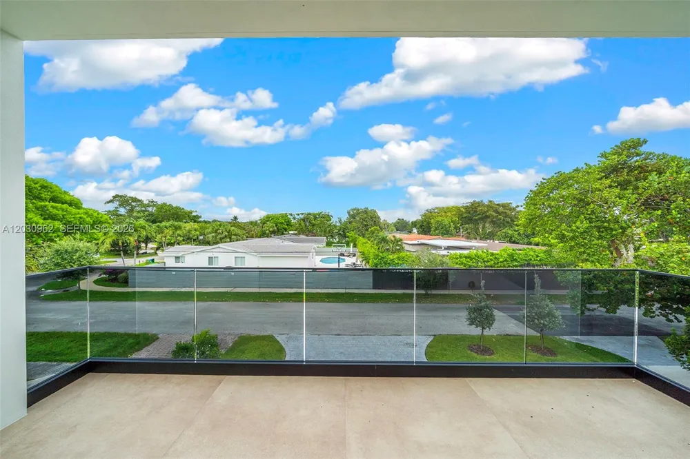 2380 NE 196th St Miami, FL 33180