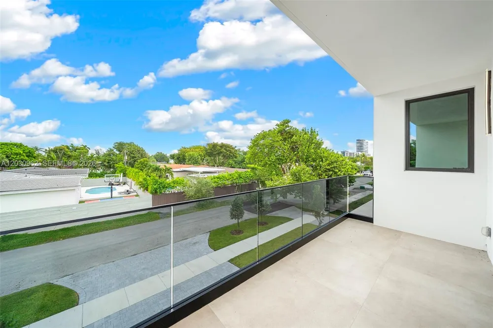 2380 NE 196th St Miami, FL 33180