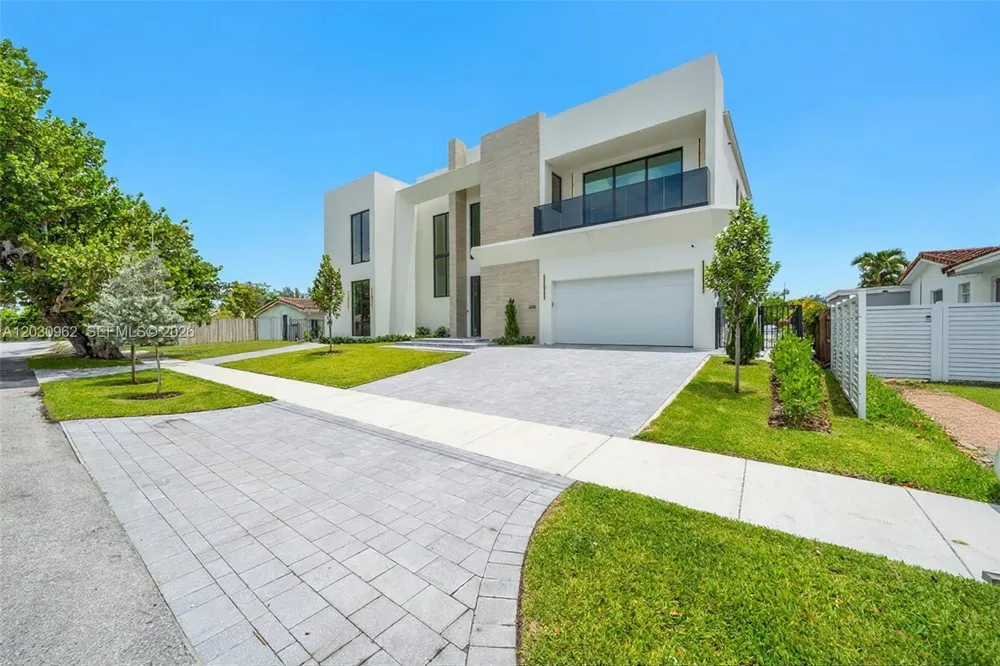 2380 NE 196th St Miami, FL 33180