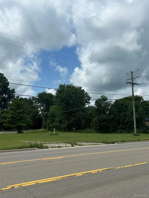 5027 W Grand River Road