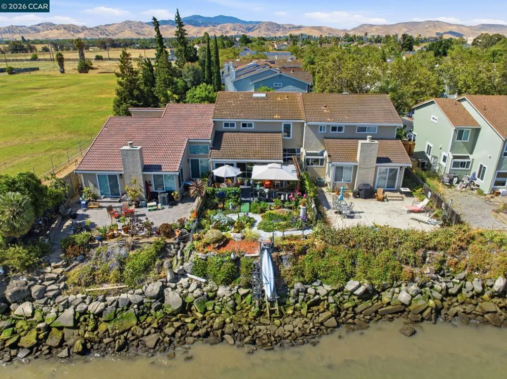 46 Edgewater Pl Pittsburg, CA 94565