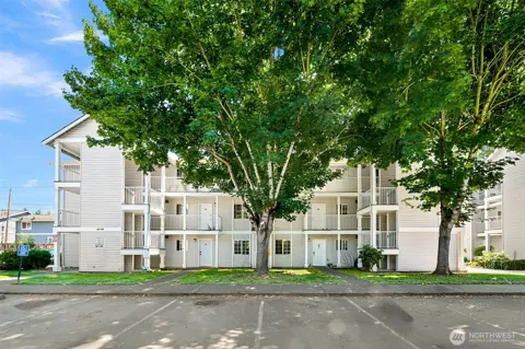 2713 W Maplewood Avenue #211