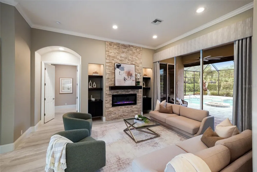 8122 LONE TREE GLEN Lakewood Ranch, FL 34202