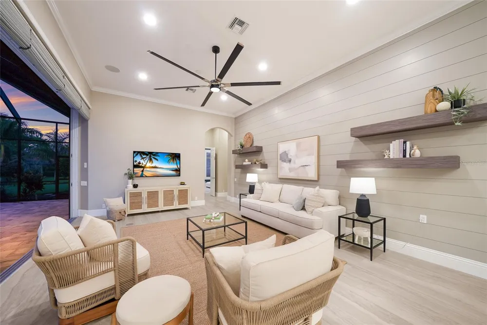 8122 LONE TREE GLEN Lakewood Ranch, FL 34202