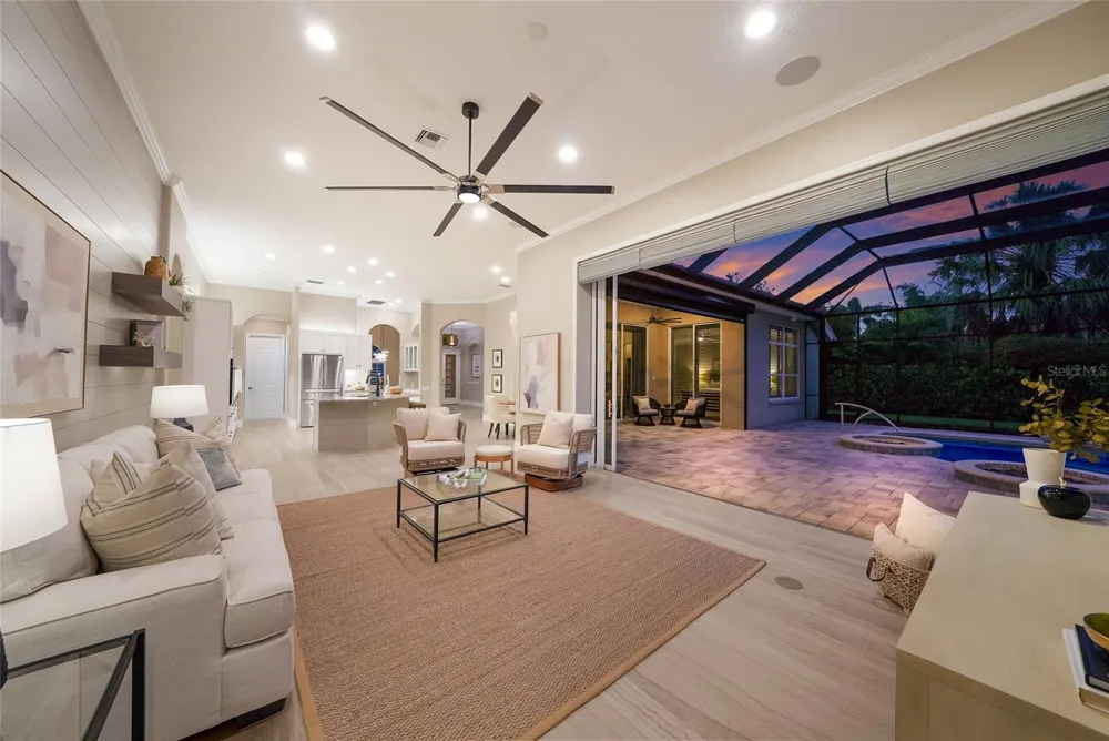 8122 LONE TREE GLEN Lakewood Ranch, FL 34202