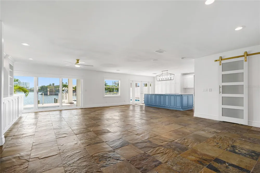 3924 VERSAILLES DRIVE Tampa, FL 33634
