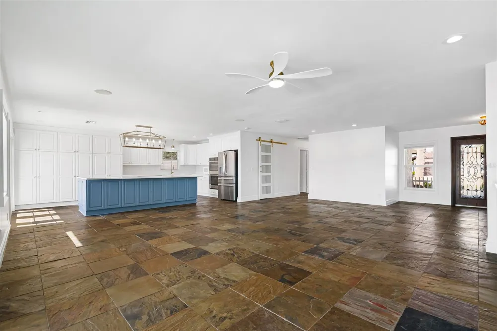 3924 VERSAILLES DRIVE Tampa, FL 33634