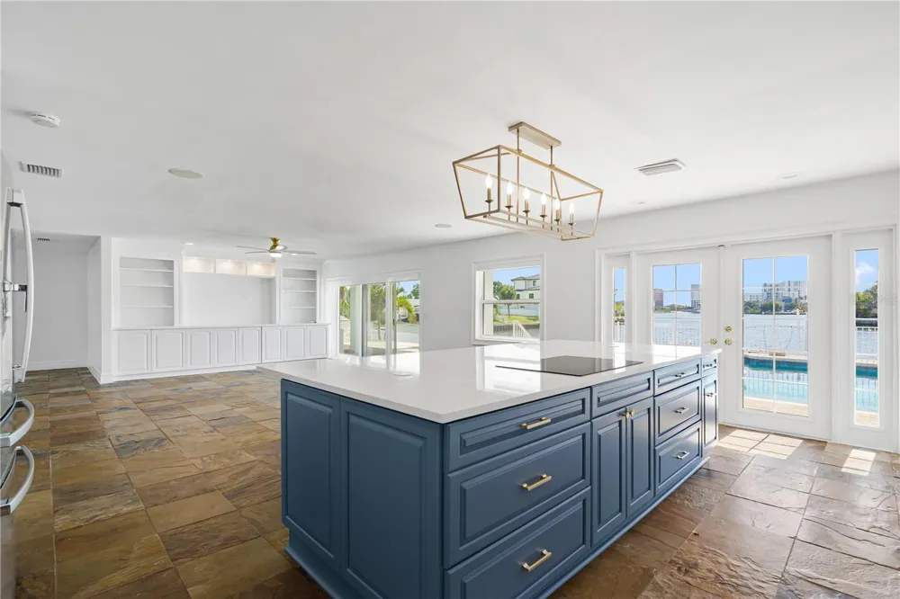 3924 VERSAILLES DRIVE Tampa, FL 33634