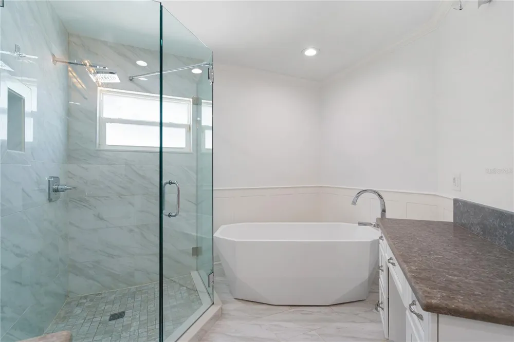 3924 VERSAILLES DRIVE Tampa, FL 33634
