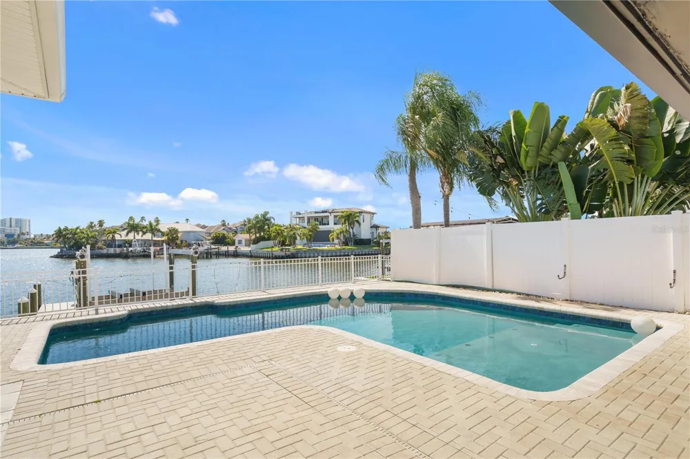 3924 VERSAILLES DRIVE Tampa, FL 33634
