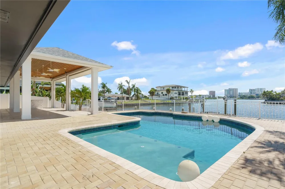 3924 VERSAILLES DRIVE Tampa, FL 33634