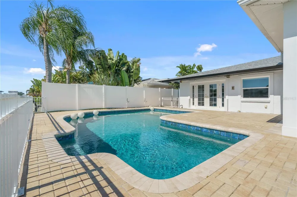 3924 VERSAILLES DRIVE Tampa, FL 33634