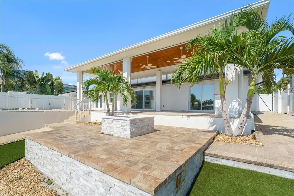 3924 VERSAILLES DRIVE Tampa, FL 33634