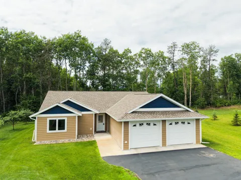 725 Cattail Trail SE