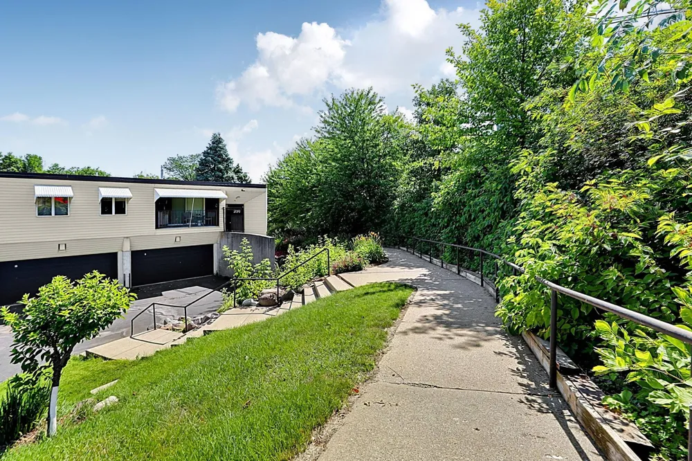 230 5th Avenue #C5 Saint Cloud, MN 56303