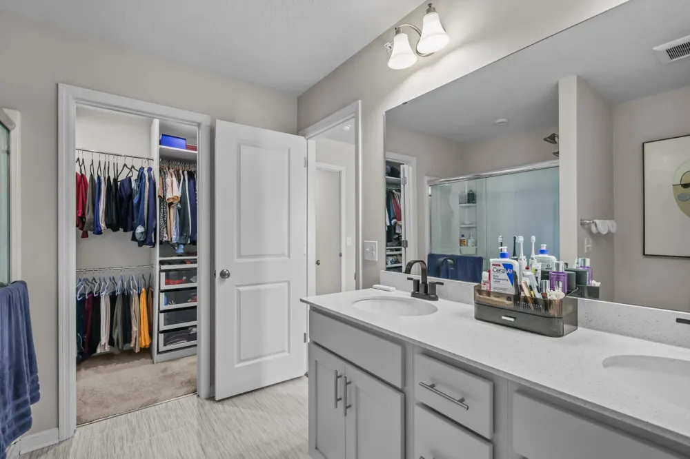 2215 Gateway Hill Road North Saint Paul, MN 55109