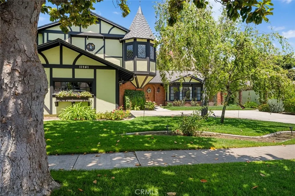 11261 Kensington Rossmoor, CA 90720
