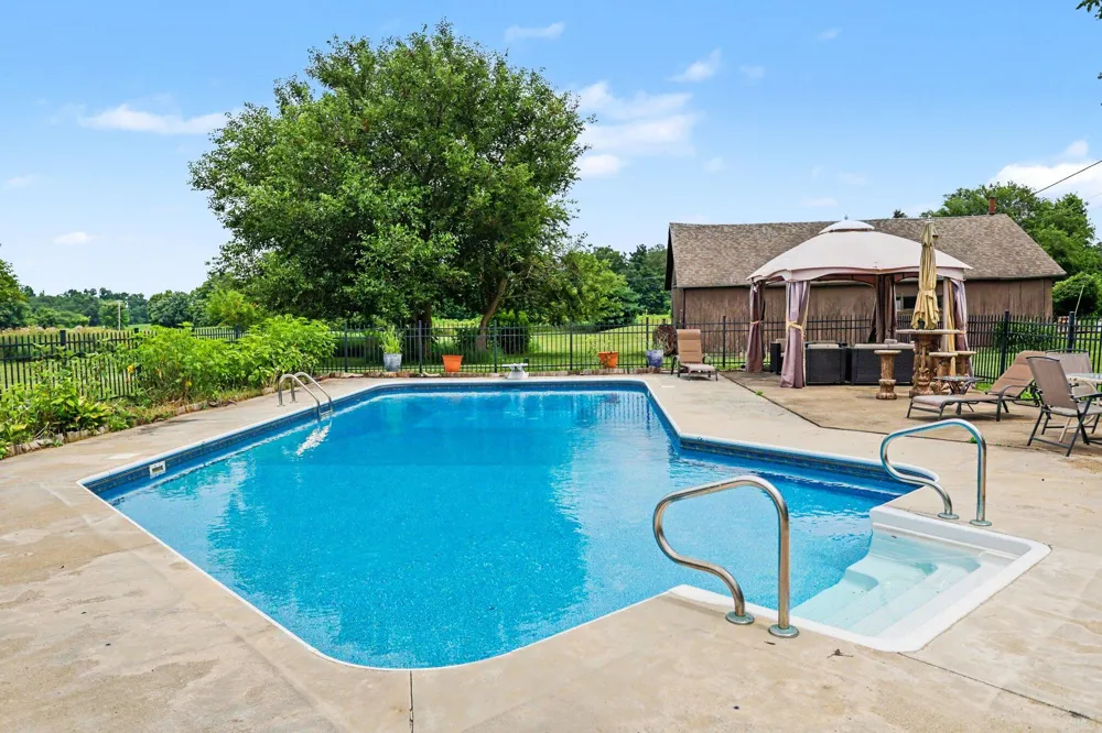 17785 Drive Convis Township, MI 49068