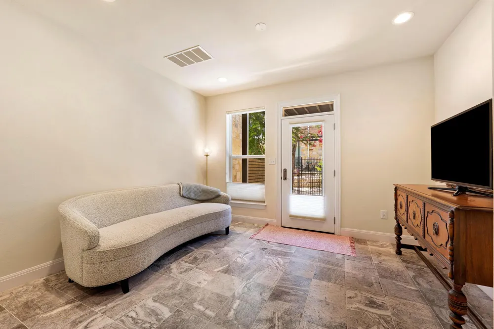 1215 Haven Lane #102 Georgetown, TX 78626