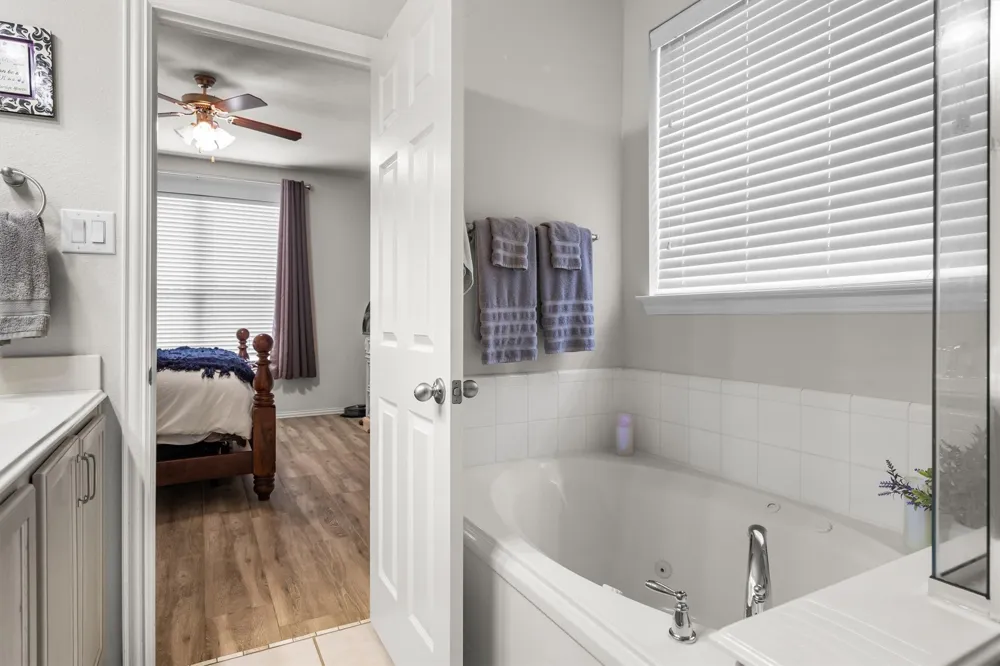 499 Grayson Lane Lake Dallas, TX 75065