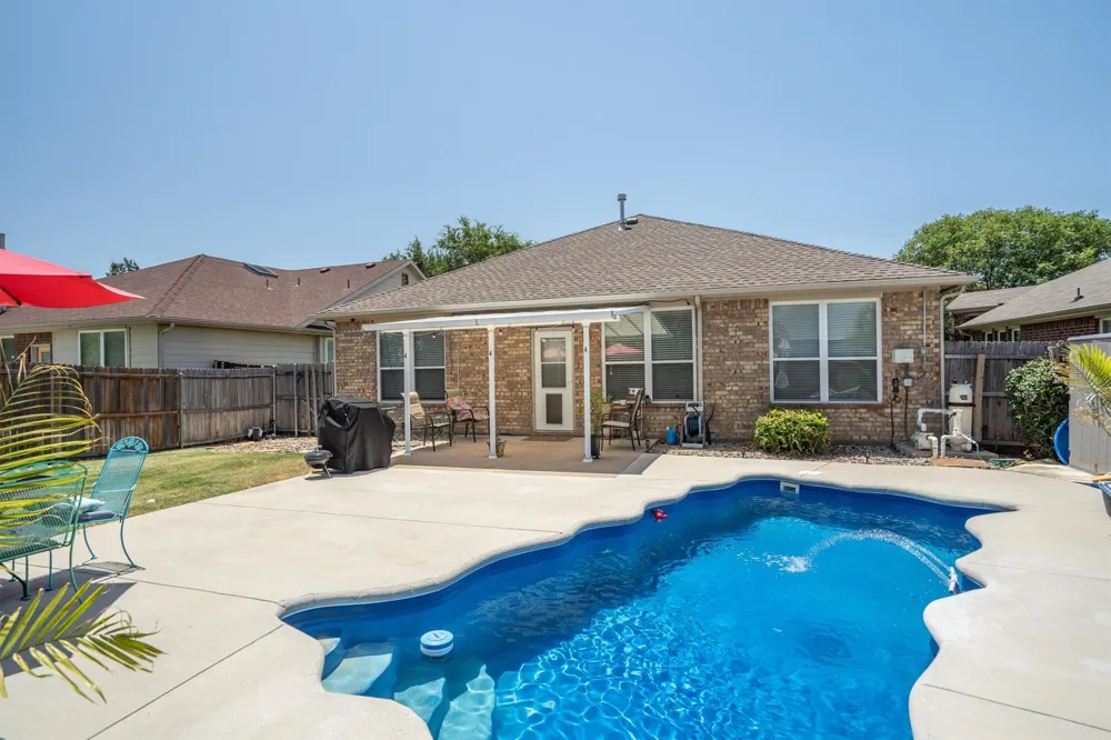 499 Grayson Lane Lake Dallas, TX 75065