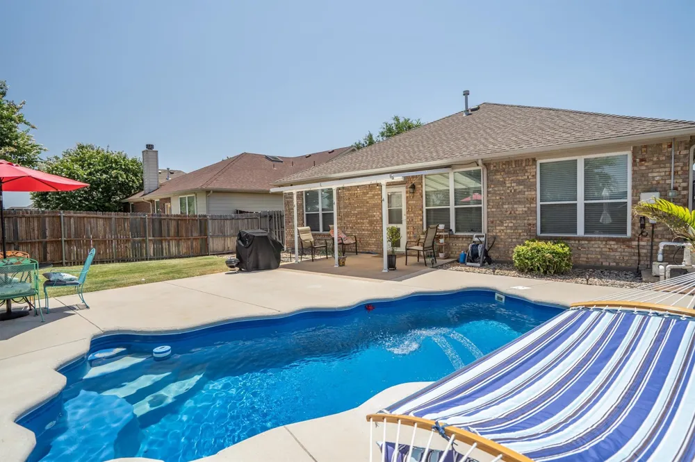 499 Grayson Lane Lake Dallas, TX 75065