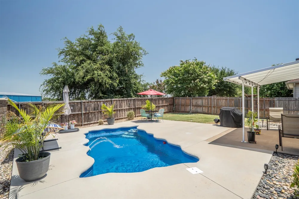 499 Grayson Lane Lake Dallas, TX 75065