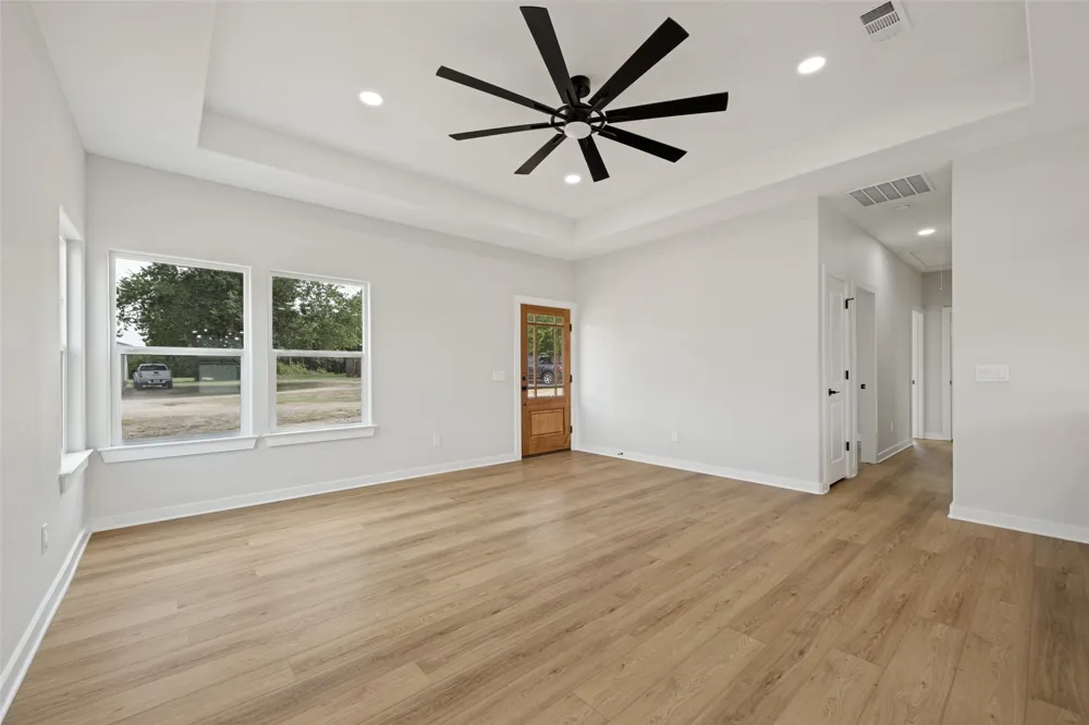 216 W Cardinal Ector, TX 75439