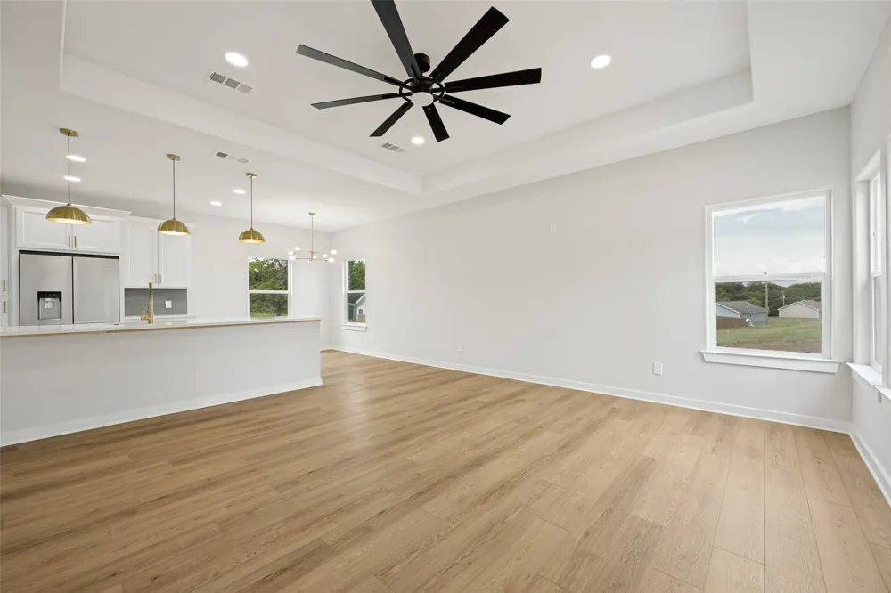 216 W Cardinal Ector, TX 75439