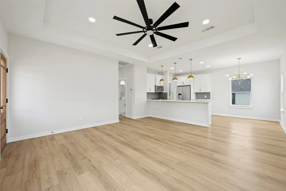 216 W Cardinal Ector, TX 75439