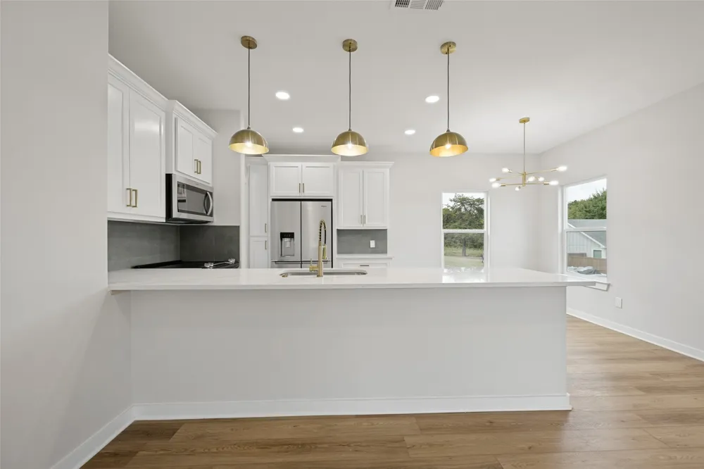216 W Cardinal Ector, TX 75439