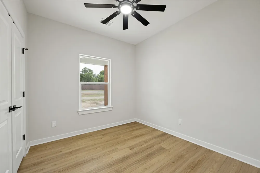 216 W Cardinal Ector, TX 75439