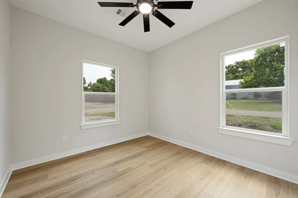 216 W Cardinal Ector, TX 75439