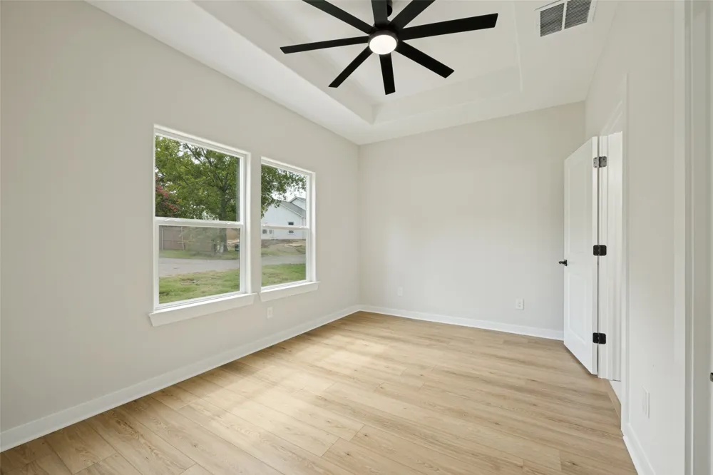 216 W Cardinal Ector, TX 75439