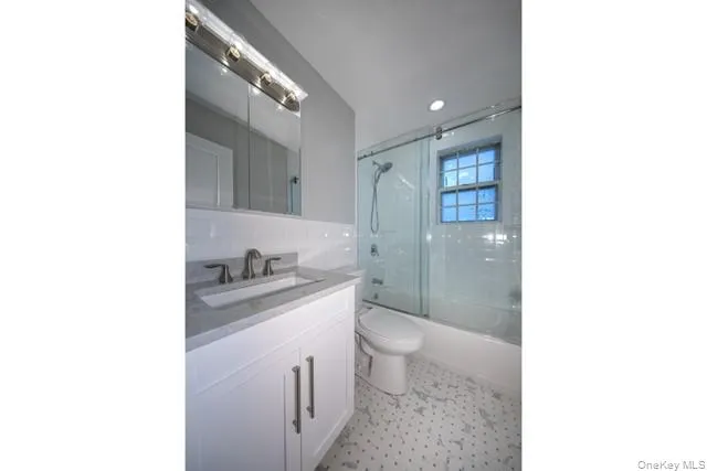 75 Lamplighter Lane #5B Massapequa, NY 11758