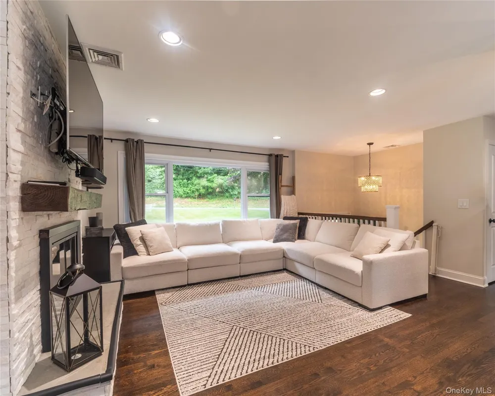 63 Dixon Road Mahopac, NY 10512