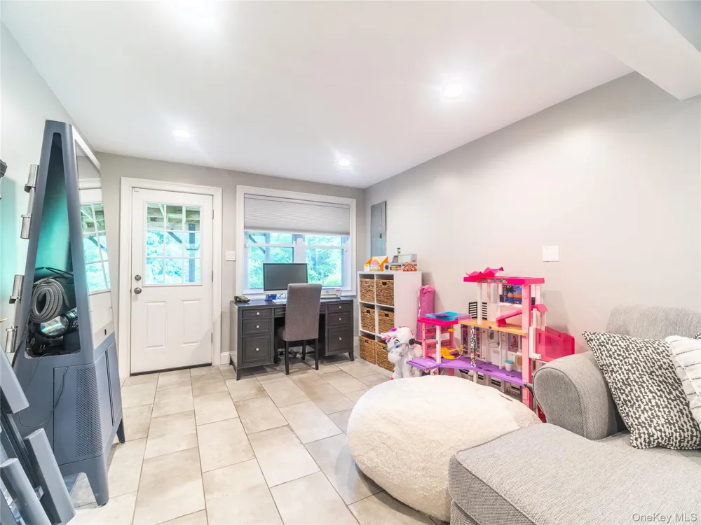 63 Dixon Road Mahopac, NY 10512