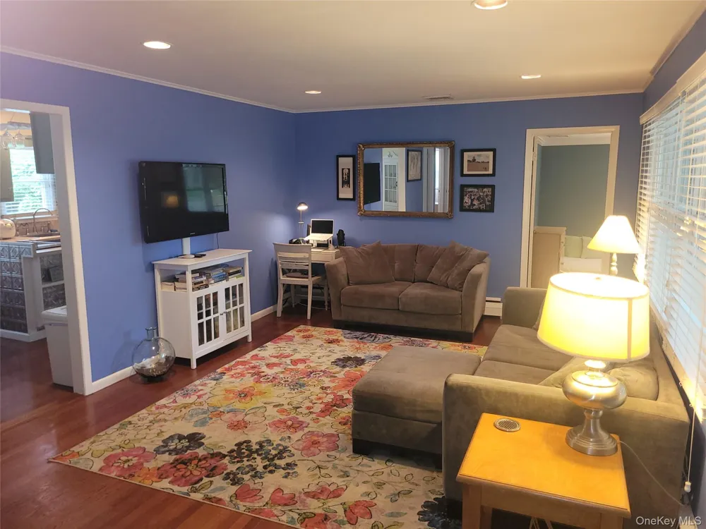10 Graham Road Hampton Bays, NY 11946