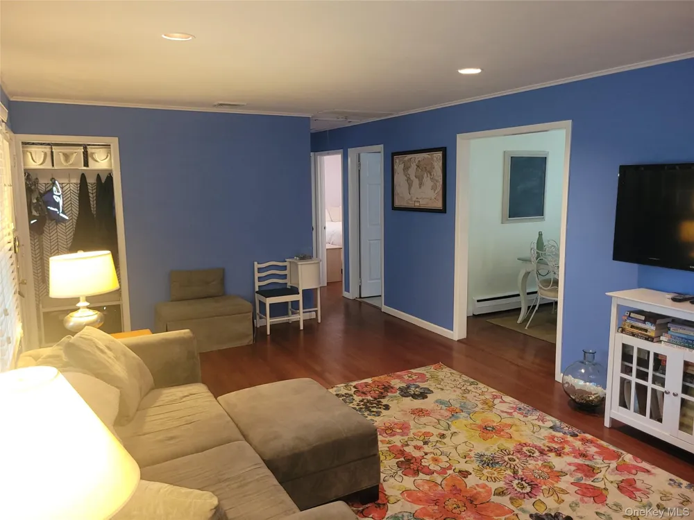 10 Graham Road Hampton Bays, NY 11946
