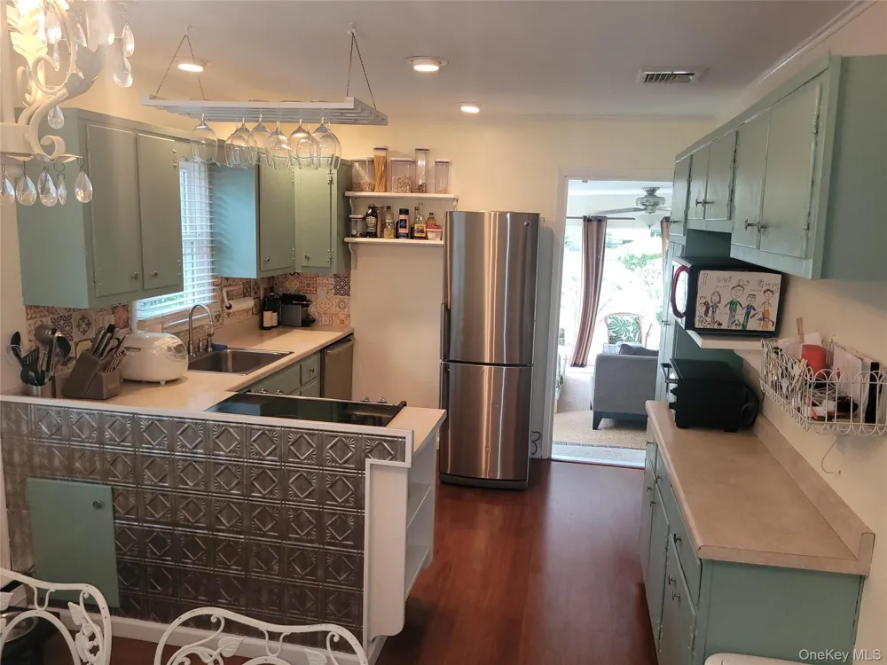10 Graham Road Hampton Bays, NY 11946