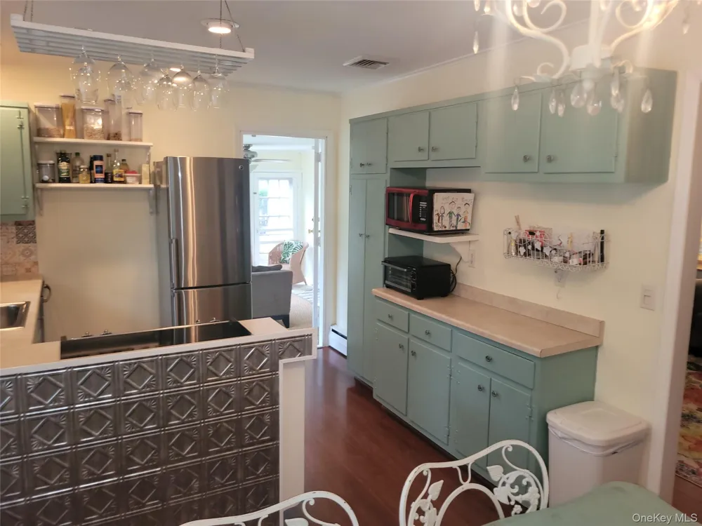10 Graham Road Hampton Bays, NY 11946