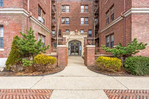 150 Burns Street #2G