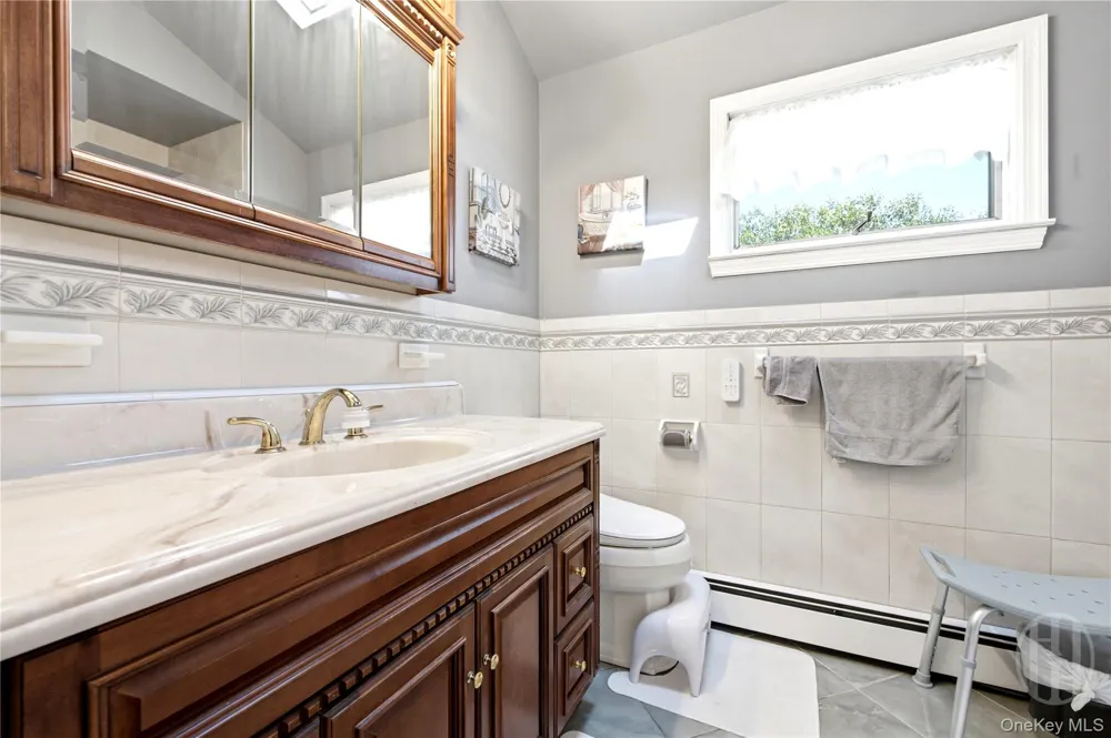140 Intervale Avenue Farmingdale, NY 11735