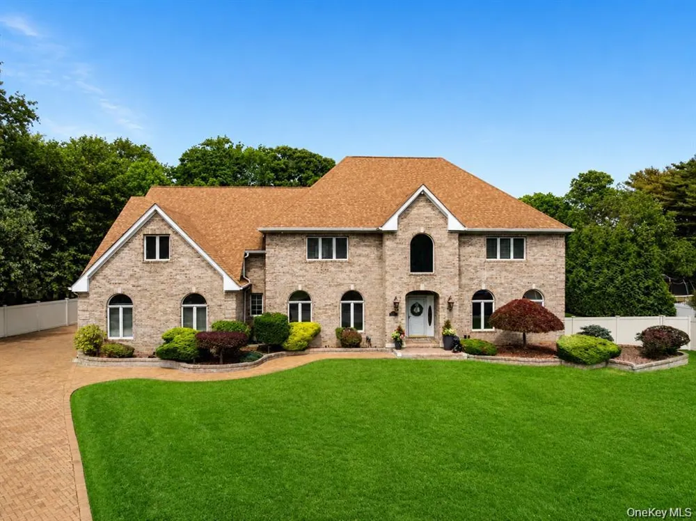 15 Teal Crescent Great River, NY 11739