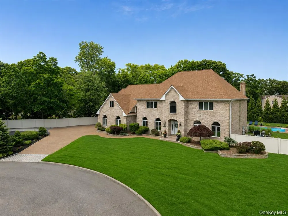 15 Teal Crescent Great River, NY 11739
