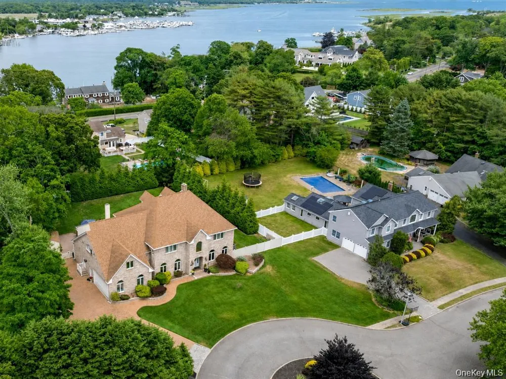 15 Teal Crescent Great River, NY 11739