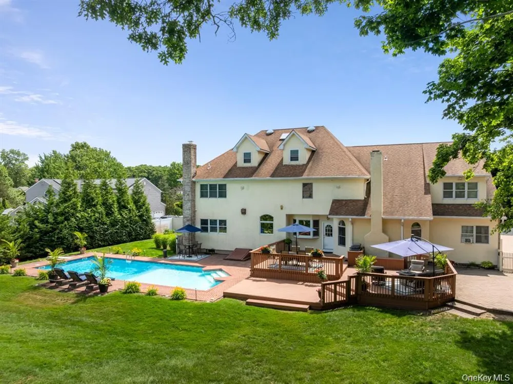 15 Teal Crescent Great River, NY 11739